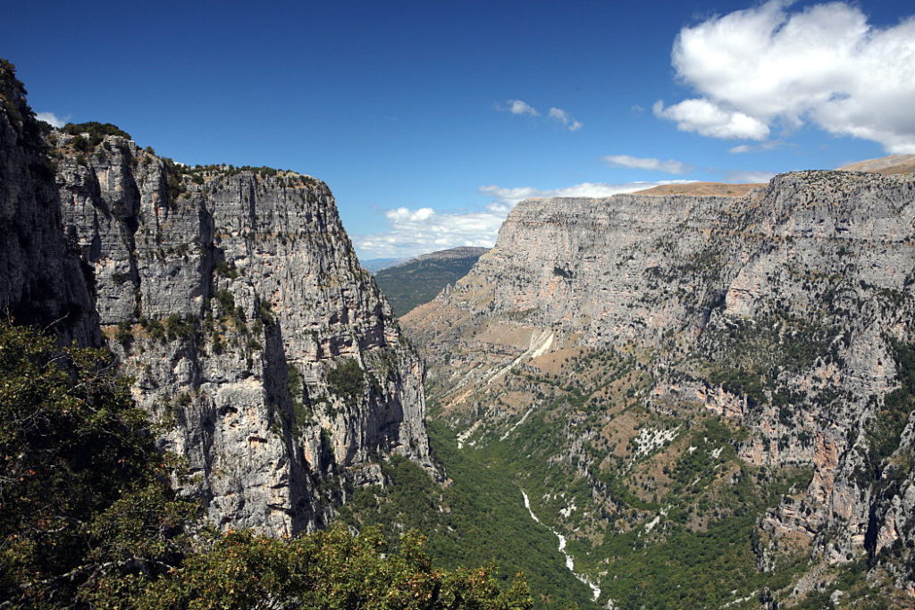 zagori_vikos_gorge_oxia_towards_vikos-1